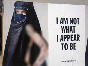  Une publicité Diesel affichant une femme en pseudo-burqa fait scandale 1023055660hb-6cc27